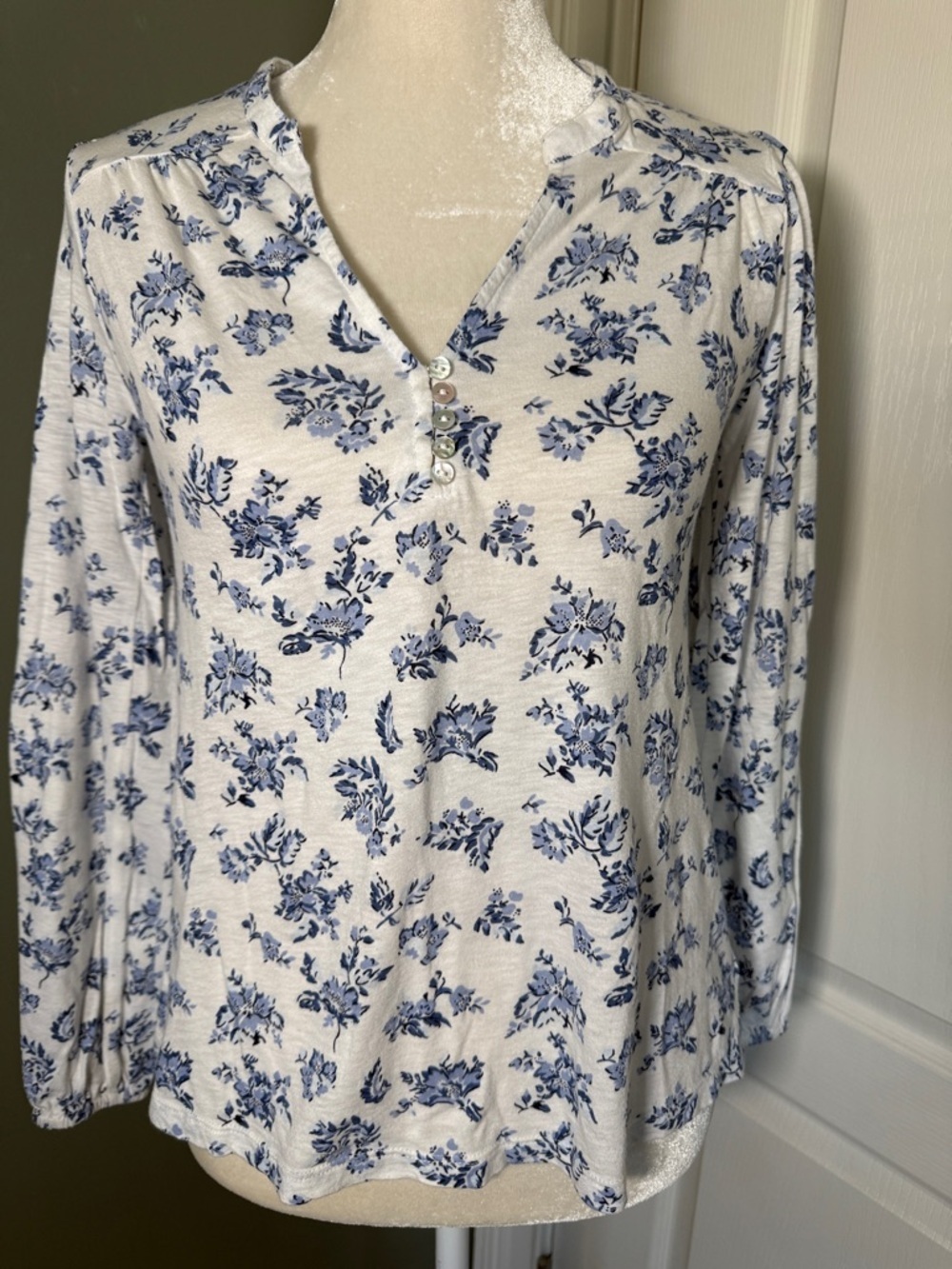 Lucky Brand Blue Floral Henley Top Soft Boho Long Sleeve Size XS